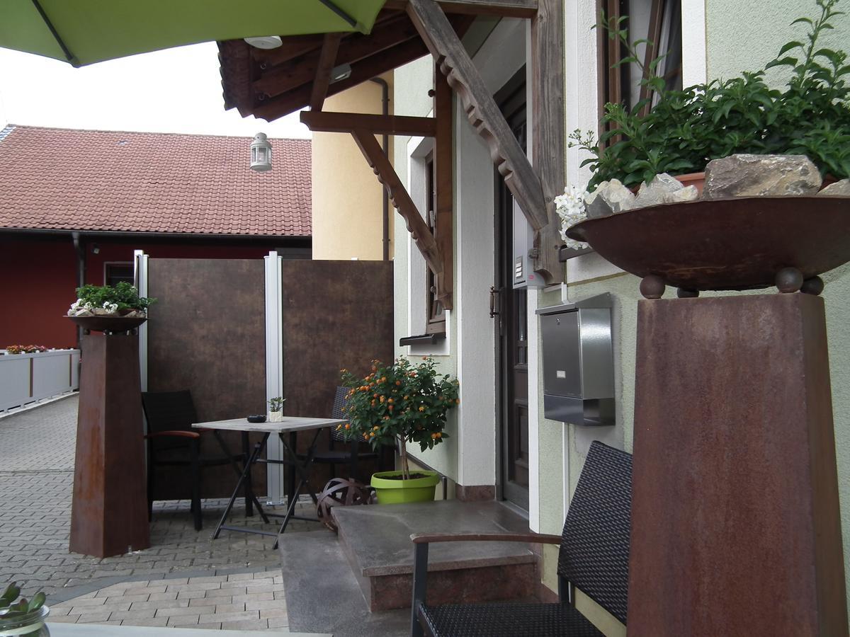 Gaestehof - Weinbau Saeger Nordheim am Main Buitenkant foto